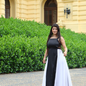 Vestido Branco e Preto e Casaco social Oriental